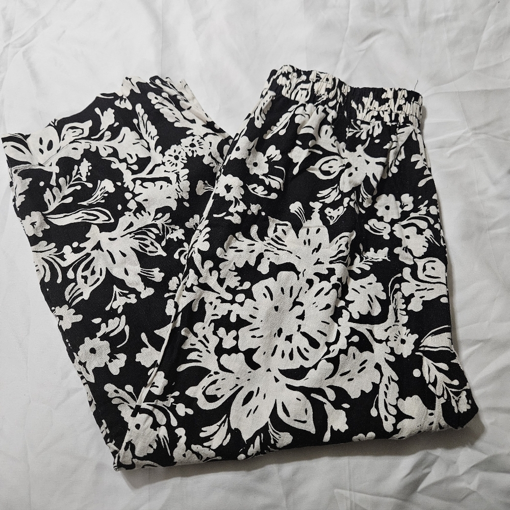 Christian Siriano Black And White Capri Pants With Pockets!